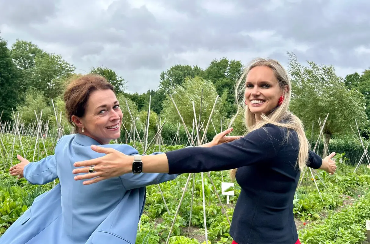 Gedeputeerde Mariette van Leeuwen en burgemeester van Leiderdorp